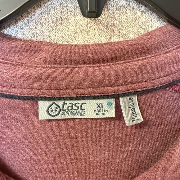 Tasc Performance Men Size XL Maroon short sleeve Polo Pimaluxe - Picture 3 of 6